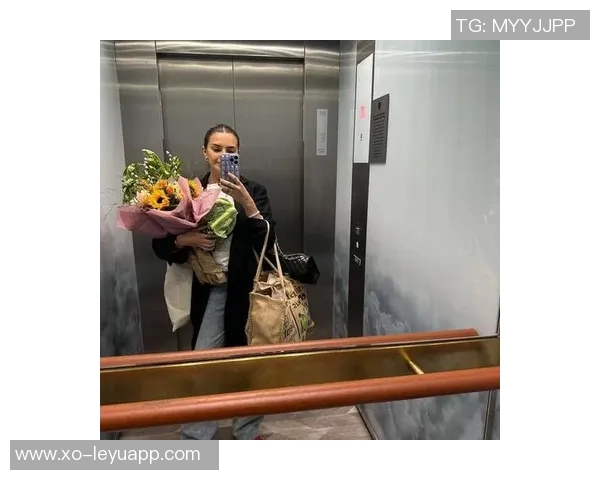 国米与拿波里激战正酣里奇女友现场直击卡里乌斯妻子线上精彩主持