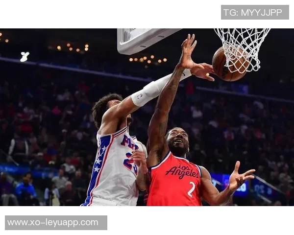 伦纳德面对严密防守苦战20投10中罚球表现出色仍难阻球队失利